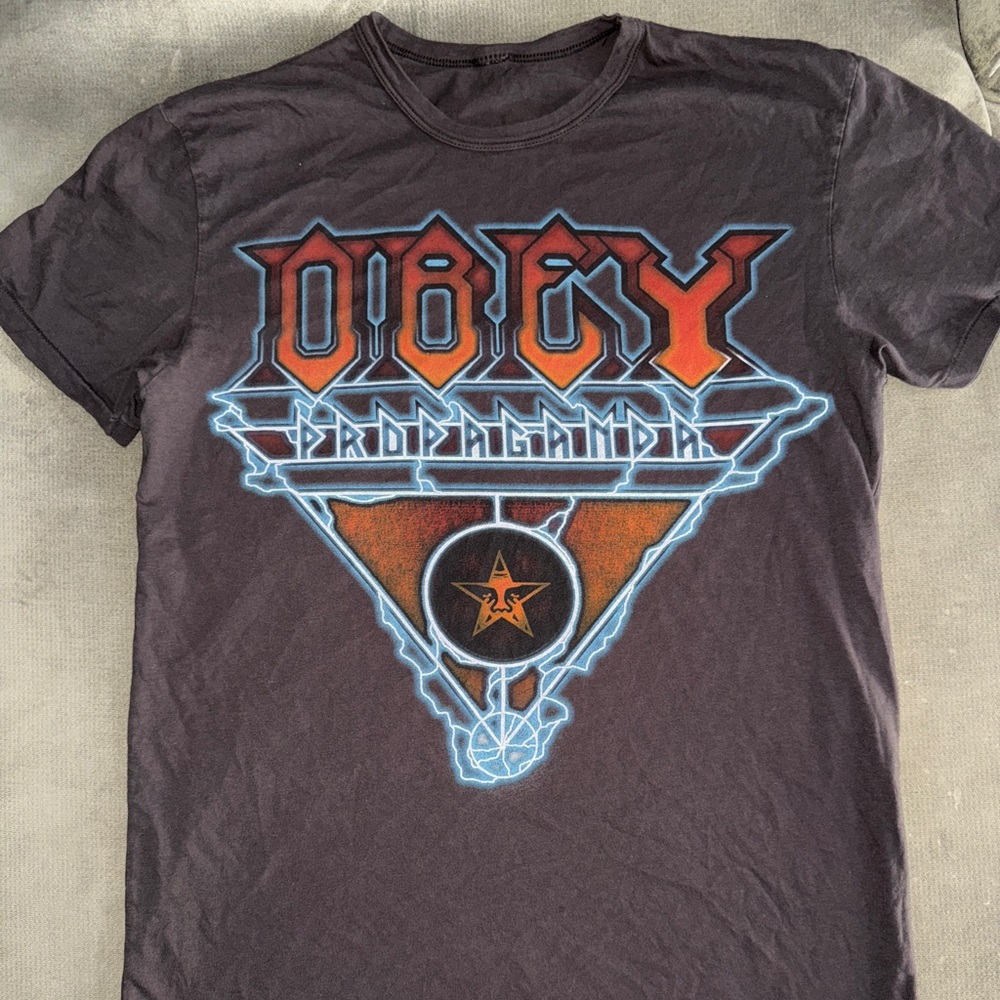 Obey  propaganda tee